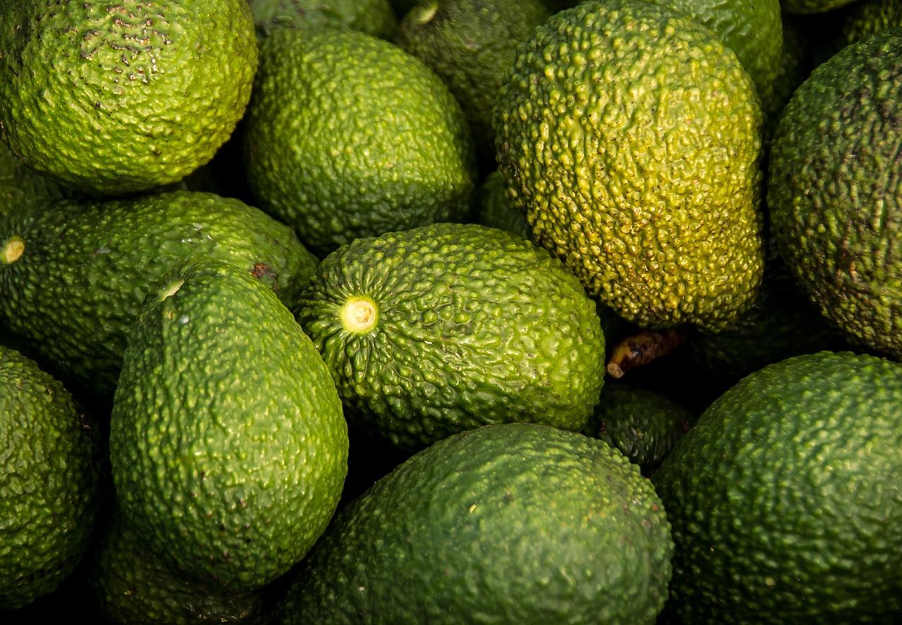 Choosing the Perfect Avocado Every Time Understanding Ripeness Through Color and Touch