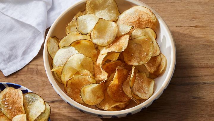 Choosing the Perfect Base: How to Select Chips and Cheese for Ultimate Nacho Texture and Flavor